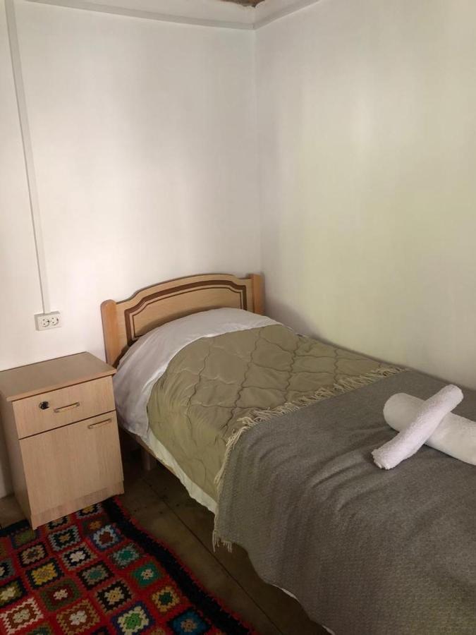 Guesthouse Kujtimi テス エクステリア 写真