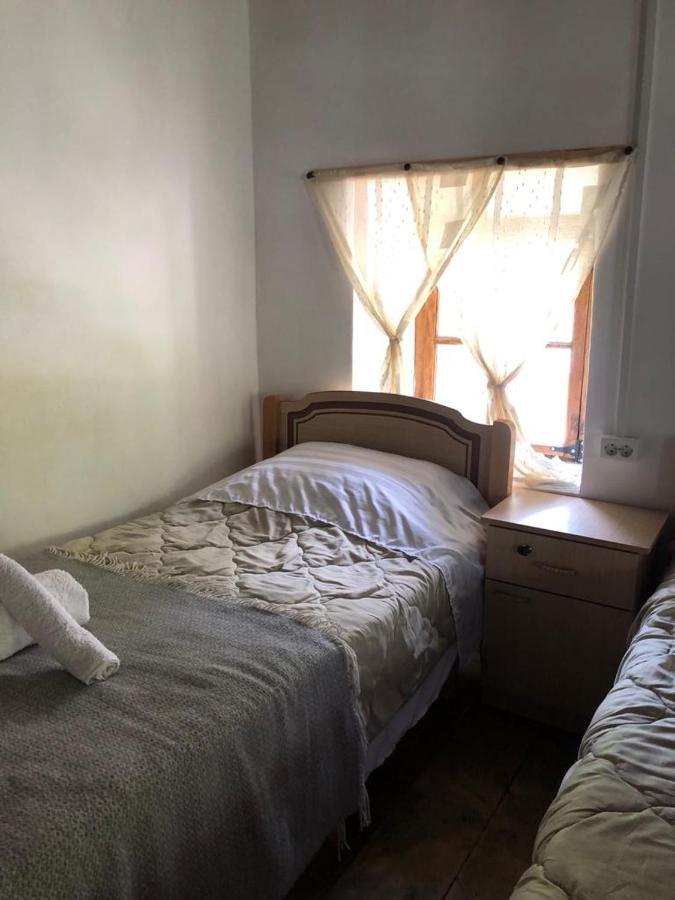 Guesthouse Kujtimi テス エクステリア 写真