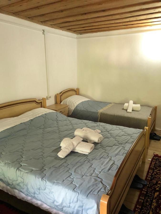 Guesthouse Kujtimi テス エクステリア 写真