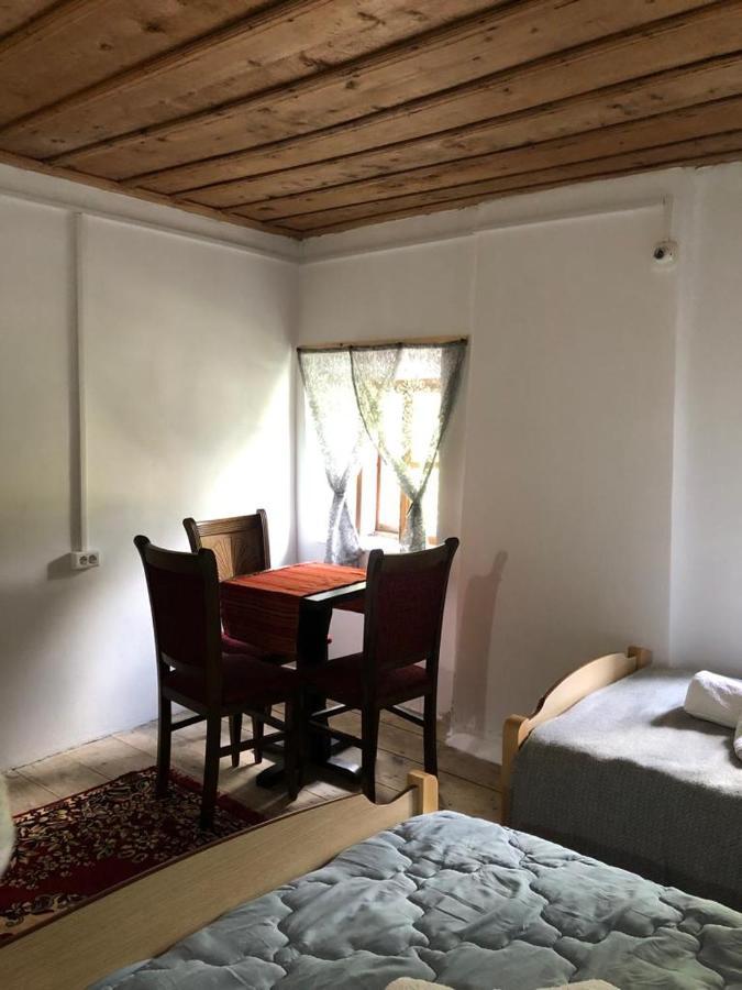 Guesthouse Kujtimi テス エクステリア 写真