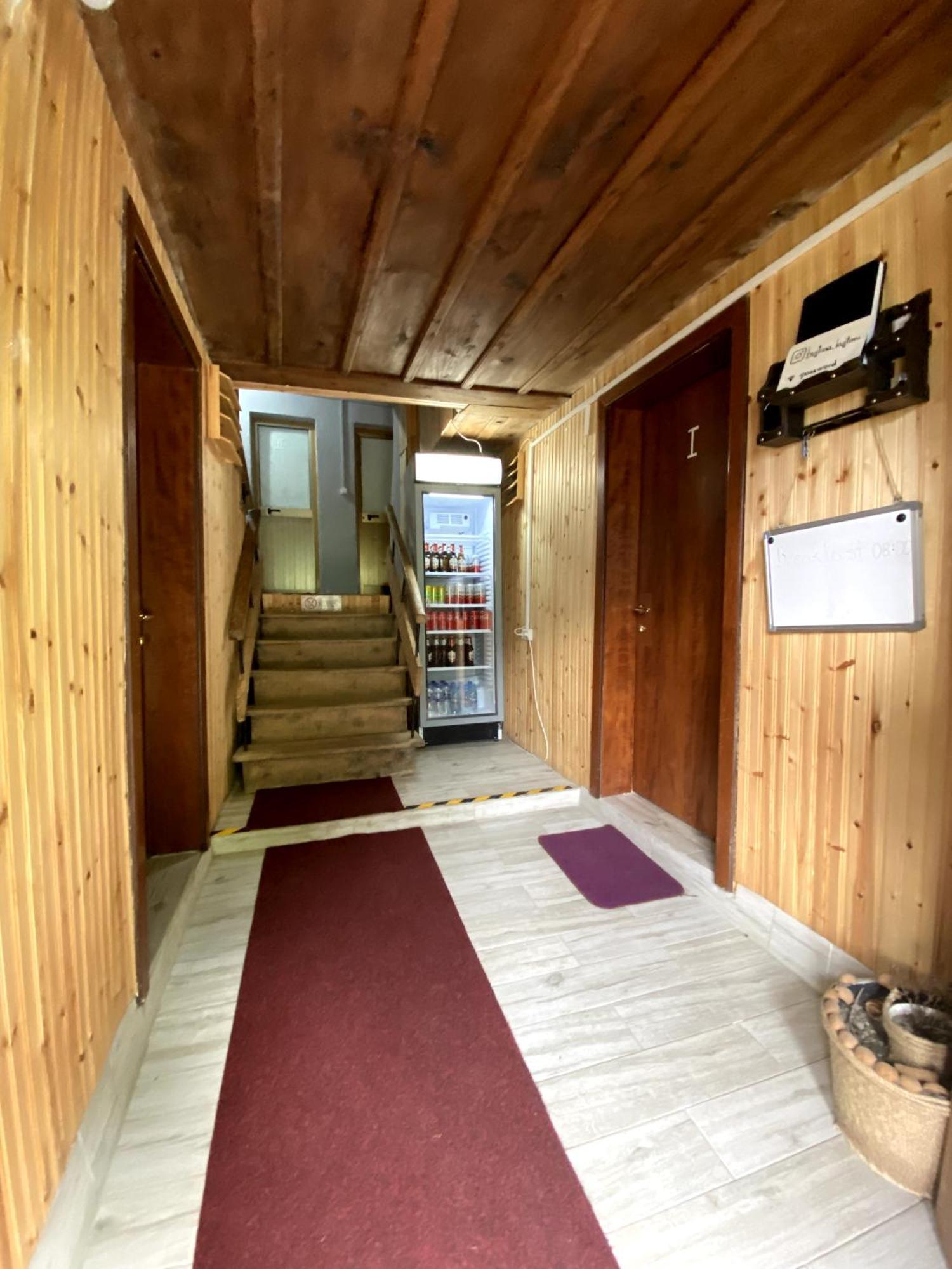 Guesthouse Kujtimi テス エクステリア 写真